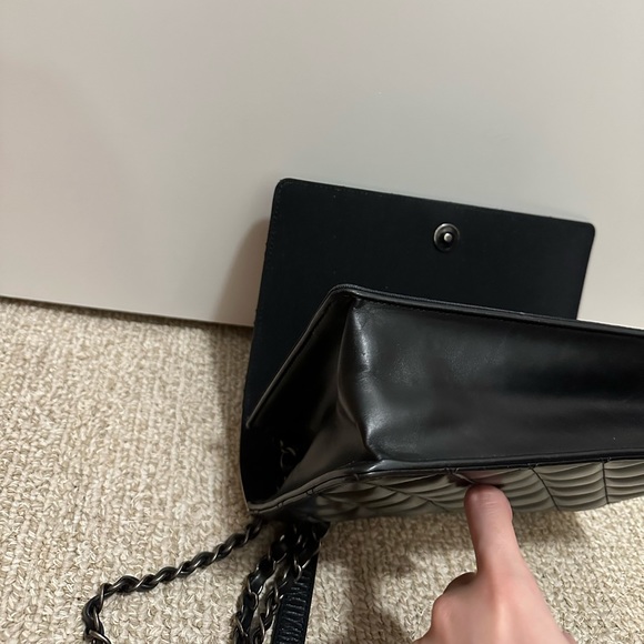 Chanel Classic Quilted Black and Beige Lambskin Leather Crossbody Shoulder Bag - Picture 11 of 13